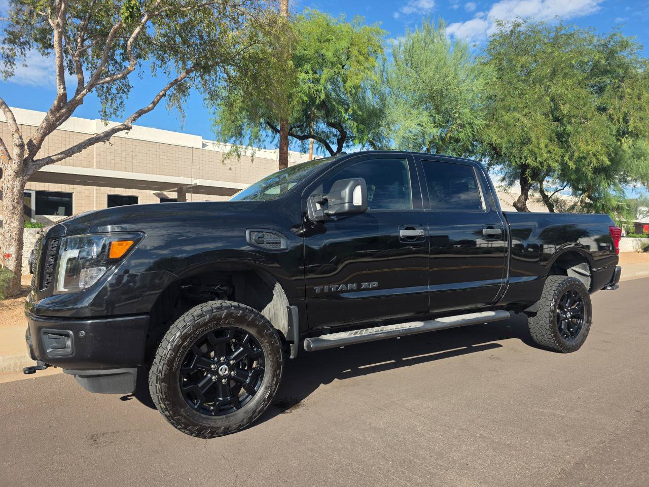 Used 2018 Nissan Titan SV w/ SV Convenience Package AWD/4WD image 3
