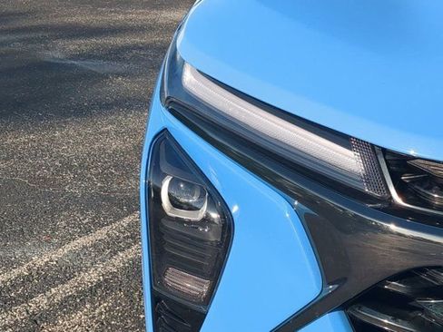 Used 2024 Chevrolet Trax RS w/ Sunroof Package image 9