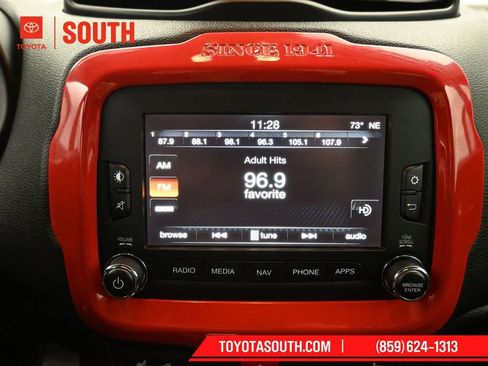 Used 2017 Jeep Renegade Trailhawk w/ Premium Trailhawk Package image 13