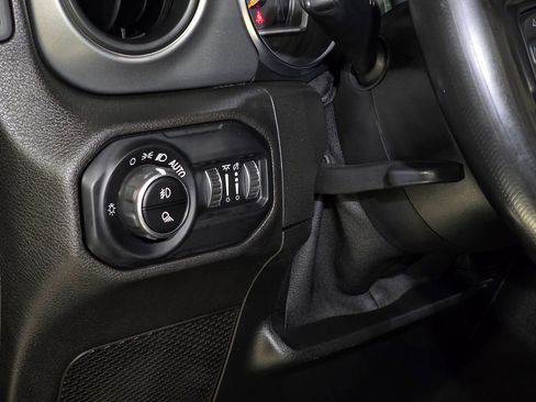 Used 2021 Jeep Gladiator Willys image 19