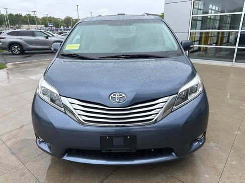 Used 2017 Toyota Sienna Limited AWD/4WD image 2