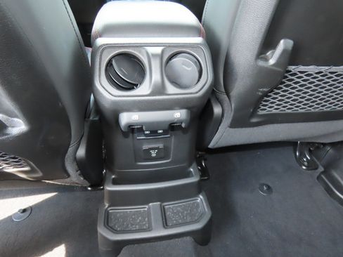Used 2025 Jeep Wrangler Unlimited Rubicon AWD/4WD image 21