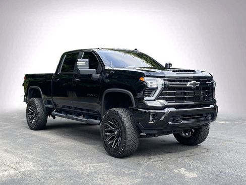 Used 2024 Chevrolet Silverado 3500 LT w/ Midnight Edition AWD/4WD image 2