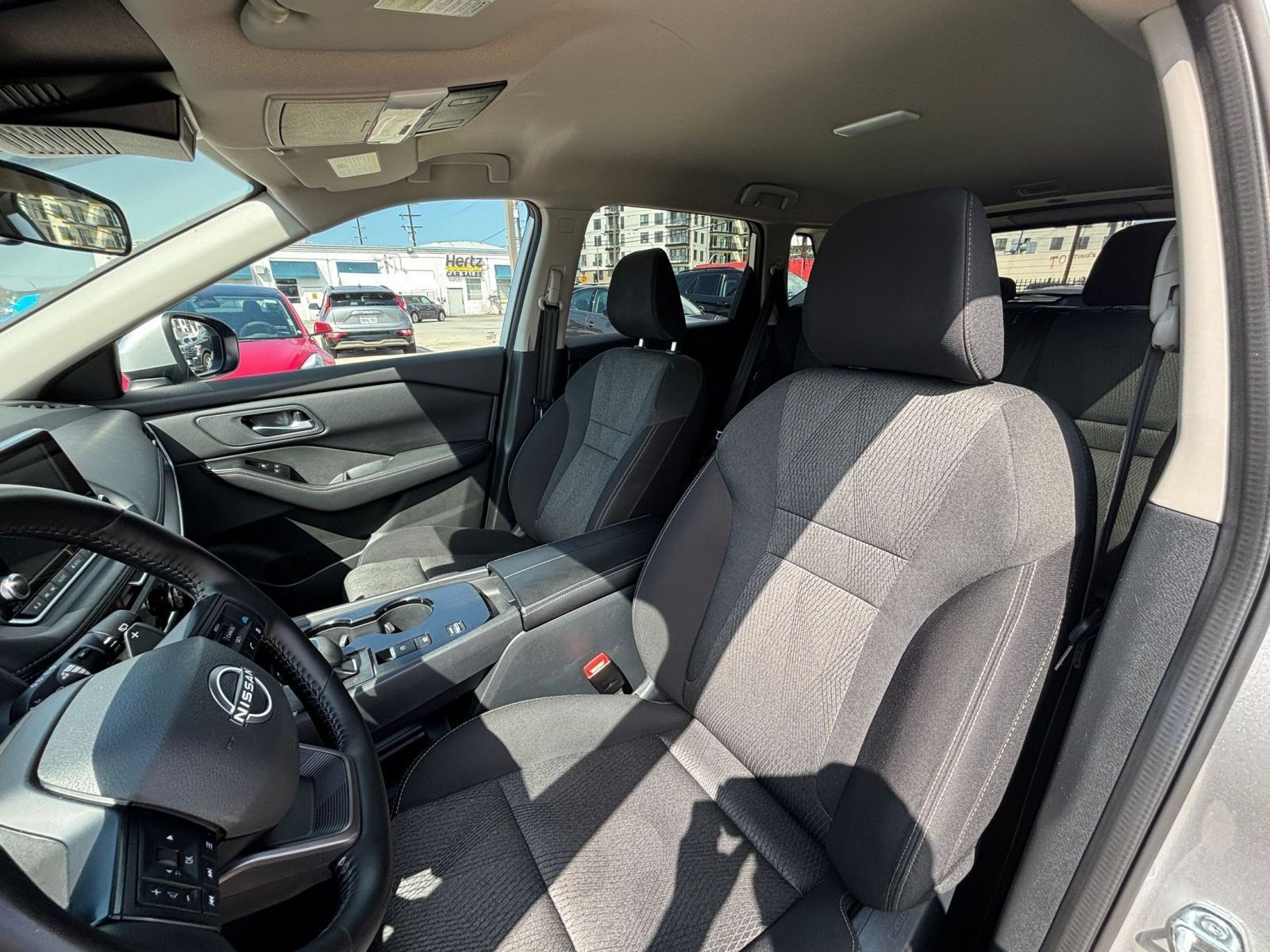 Used 2025 Nissan Rogue SV FWD image 28