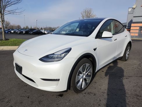Used 2021 Tesla Model Y Long Range AWD/4WD image 11
