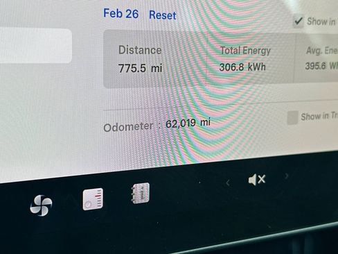 Used 2018 Tesla Model 3 Long Range image 32