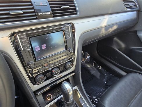 Used 2019 Volkswagen Passat 2.0T Wolfsburg w/ Wheels & Sunroof Package image 24