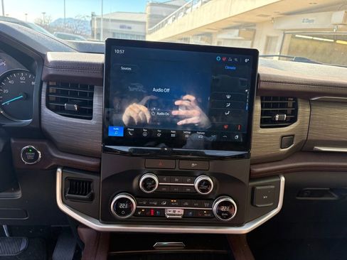 Used 2022 Ford Expedition Max Limited image 19