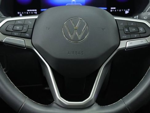 Certified 2022 Volkswagen Tiguan SE image 13