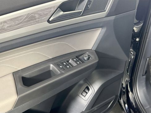 Used 2023 Volkswagen Atlas Cross Sport SE image 17