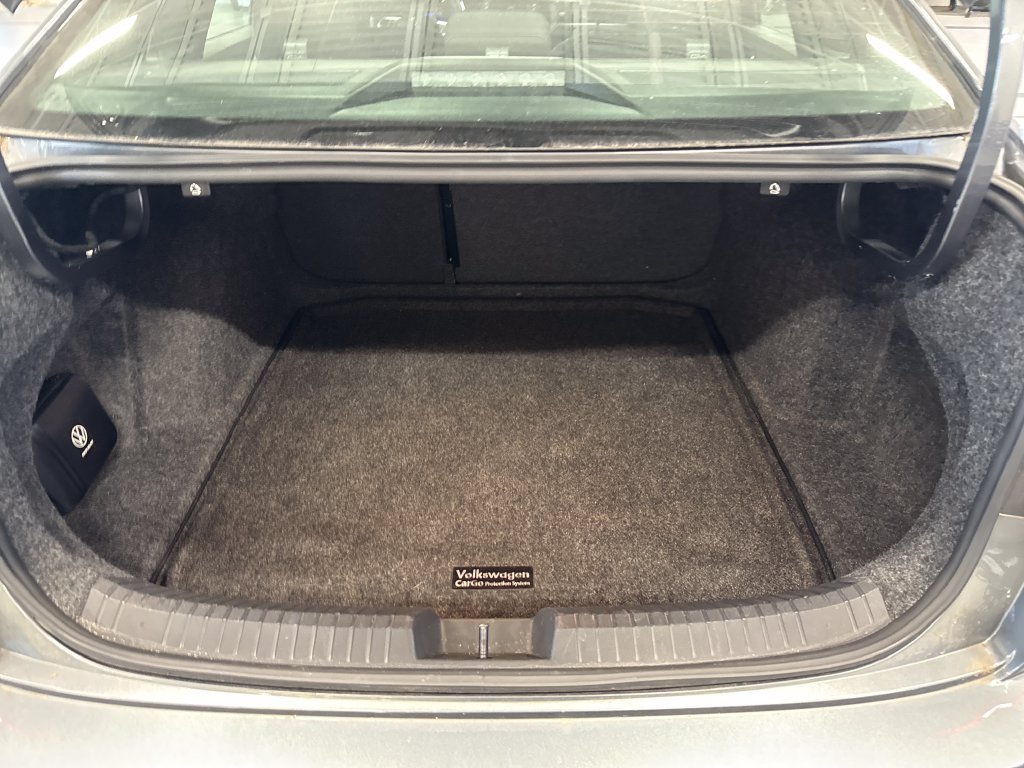 Used 2023 Volkswagen Jetta Sport FWD image 3