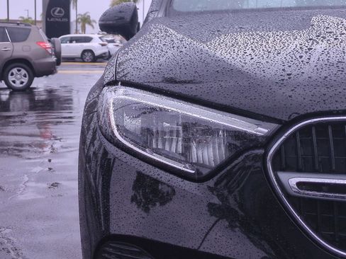 Used 2023 Mercedes-Benz GLC 300 4MATIC image 11