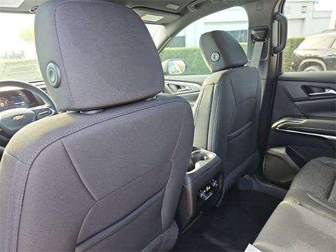 New 2026 Chevrolet Traverse LT image 12