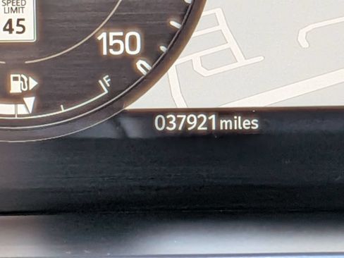 Used 2024 Land Rover Defender 110 X-Dynamic SE AWD/4WD image 21