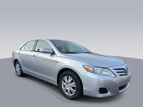 Used 2010 Toyota Camry LE image 34