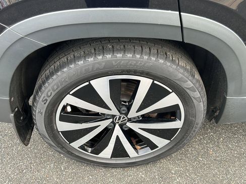 Certified 2022 Volkswagen Taos SE image 7