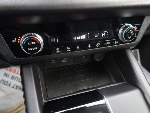 Used 2022 Mitsubishi Outlander SE image 36