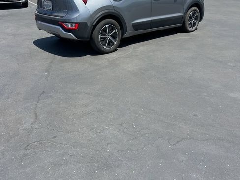 Used 2025 Kia Niro LX FWD image 6