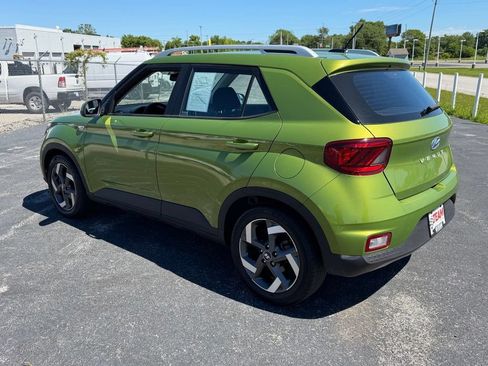 Used 2023 Hyundai Venue SEL FWD image 7