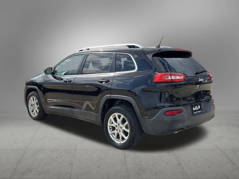 Used 2017 Jeep Cherokee Latitude image 4