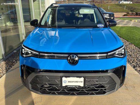 New 2025 Volkswagen Taos SE image 2