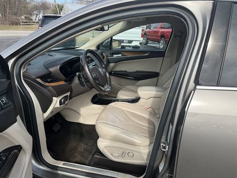 Used 2017 Lincoln MKC Select w/ Select Plus Package image 21