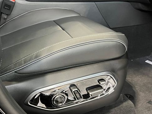 New 2025 Jeep Grand Cherokee Overland w/ Adv Protech Group III image 9