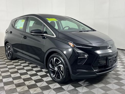 Used 2022 Chevrolet Bolt LT w/ Infotainment Package image 3