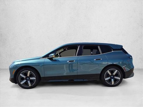 Used 2023 BMW iX xDrive50 w/ Premium Package AWD/4WD image 5