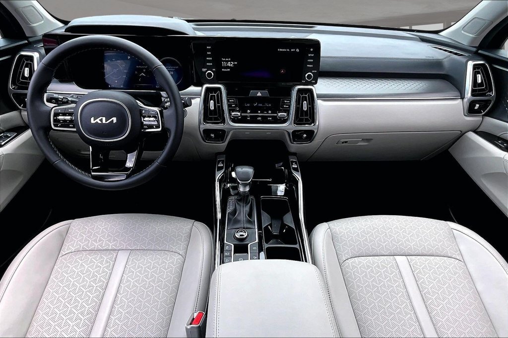 Used 2023 Kia Sorento SX FWD image 7