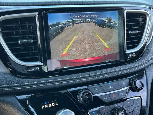 Certified 2022 Chrysler Pacifica Touring-L w/ S Appearance Package image 29