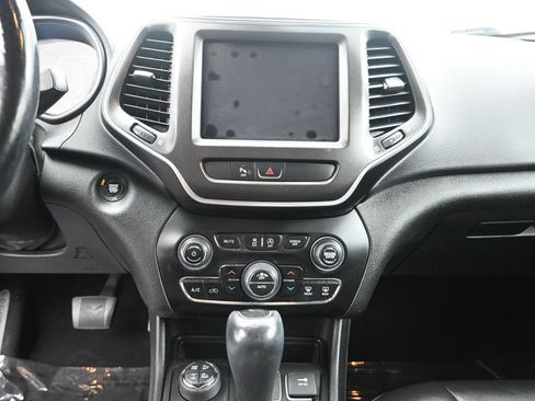 Used 2020 Jeep Cherokee Trailhawk w/ Comfort/Convenience Group AWD/4WD image 15