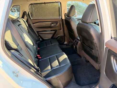 Used 2022 Nissan Rogue SV w/ SV Premium Package image 23