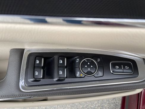 Used 2017 Lincoln Continental Select image 19