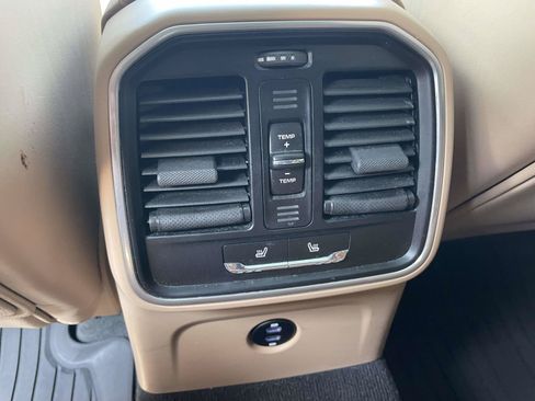 Used 2020 Porsche Macan AWD/4WD image 11