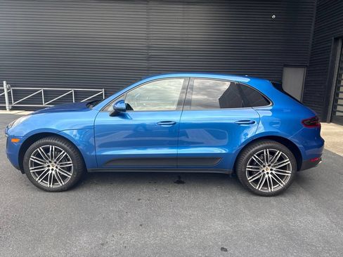 Used 2018 Porsche Macan AWD/4WD image 2