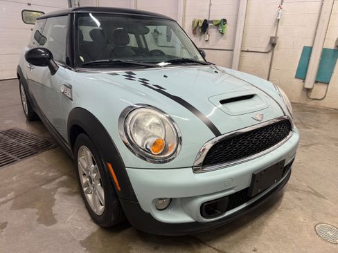 Used 2011 MINI Cooper S image 1