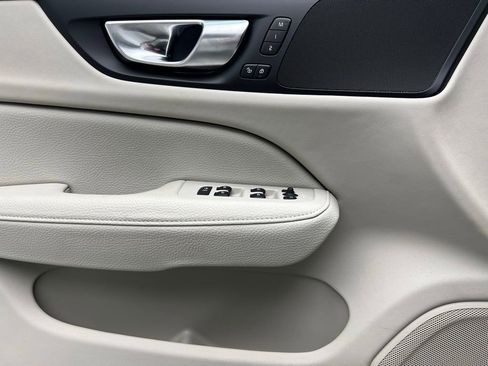 Used 2022 Volvo V60 T5 Cross Country image 20