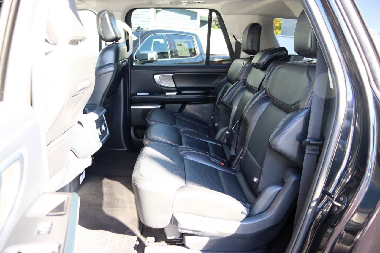 Used 2025 Ford Expedition Max Platinum AWD/4WD image 12