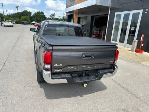 Used 2019 Toyota Tacoma SR5 AWD/4WD image 17