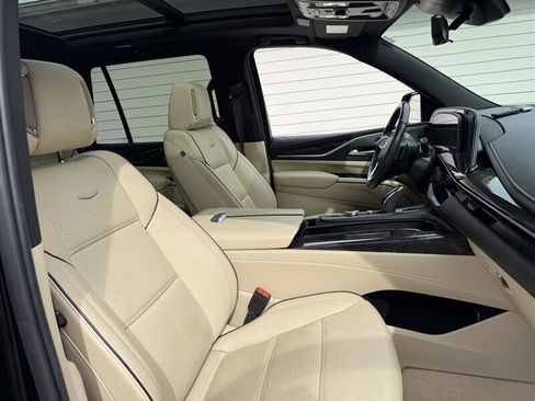Used 2021 Cadillac Escalade Premium Luxury image 34