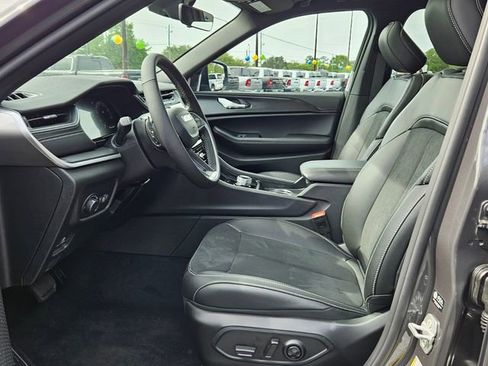 New 2025 Jeep Grand Cherokee Altitude image 3