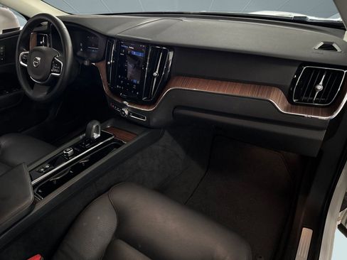 Used 2023 Volvo XC60 B5 Plus image 31