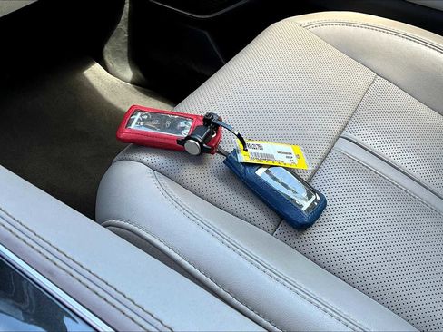 Used 2024 Jeep Wagoneer 4WD w/ Premium Group I image 12