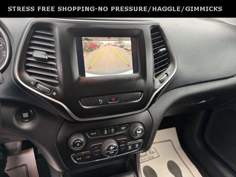 Used 2019 Jeep Cherokee Latitude Plus w/ Comfort/Convenience Group image 22