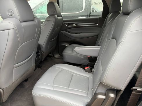 Used 2020 Buick Enclave Essence FWD image 3