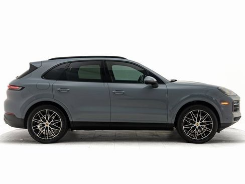 Used 2024 Porsche Cayenne image 32