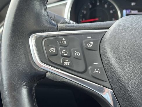 Used 2018 Chevrolet Malibu Premier w/ Premier Sun and Wheel Package FWD image 26