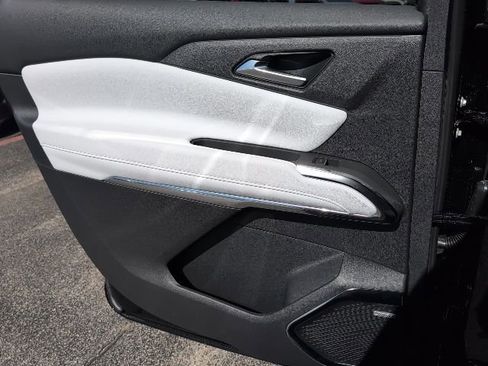 New 2026 Chevrolet Traverse High Country w/ LPO, Floor Liner Package image 10