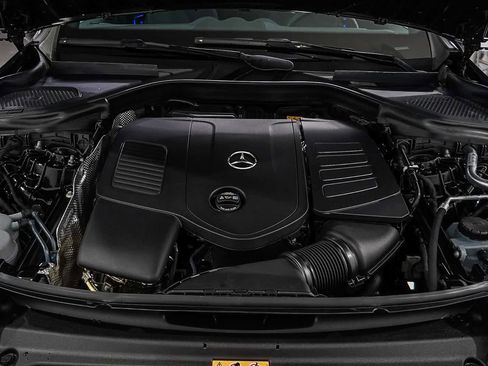 Used 2025 Mercedes-Benz GLC 300 4MATIC image 30